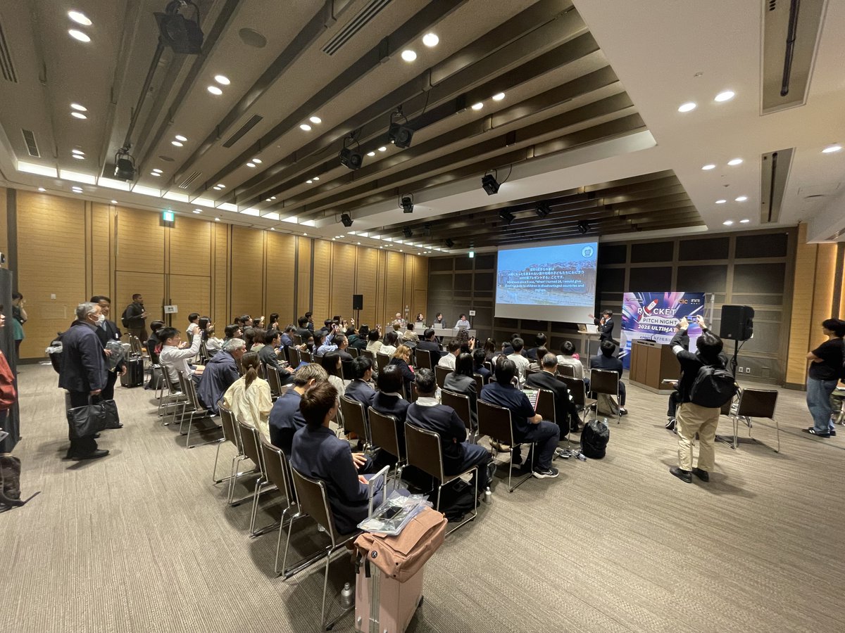 VenCafeTokyo's tweet photo. 【Rocket Pitch Night 2025🚀】
現地の様子をお届け！！
現地でのご参加、オンラインでのご参加まだまだお待ちしております✨
📌イベント詳細&amp;参加申込はこちらから！
https://t.co/ShbyAgNPuC
#RocketPitchNight #VentureCafeTokyo https://t.co/ev9HVLurEa