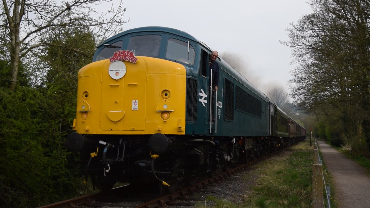 SteelCityDog_'s tweet image. #MidweekPeak

Two for the price of one... @midrlybutterley's 44004 "Great Gable" leads @peakrail1's D8 (44008) "Penyghent" away from Matlock Riverside with a train to Rowsley South during the #TwinPeaksGala2025... which actually featured Twin 'Peaks'! #Class44
