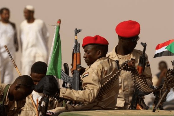 Sudan Cuts Ties with UAE Over RSF Support Allegations

Sudan has severed diplomatic relations with the United Arab Emirates, accusing it of supporting the Rapid Support Forces (RSF) in the ongoing civil conflict. Defense Minister Yassin Ibrahim declared the UAE a “state of