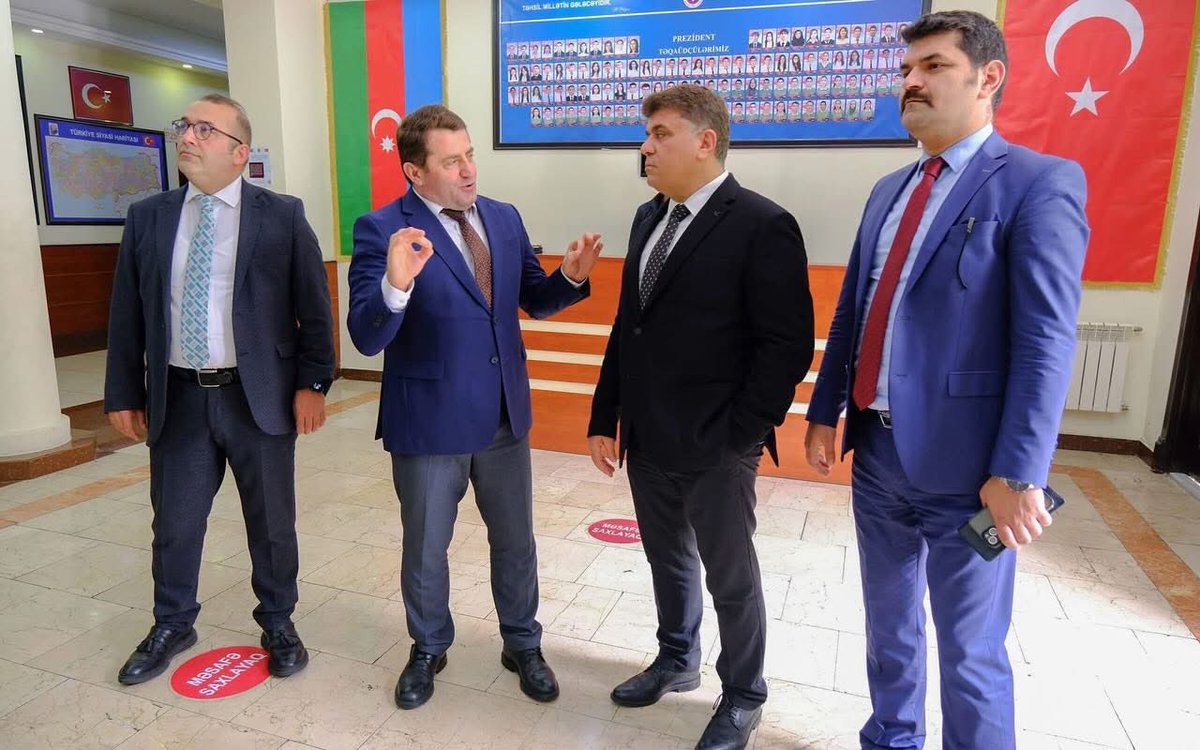 TESİAD Kurucu Genel Başkanı Dr. İlyas Bozkurt, TESİAD Genel Başkanı Dr. Halil İbrahim Yılmaz, Türkiye Diyanet Vakfı Bakü Türk Lisesi’ni ziyaret etti. Heyet, okul müdürü Kadir Bektaşoğlu tarafından samimi bir şekilde karşılandı.