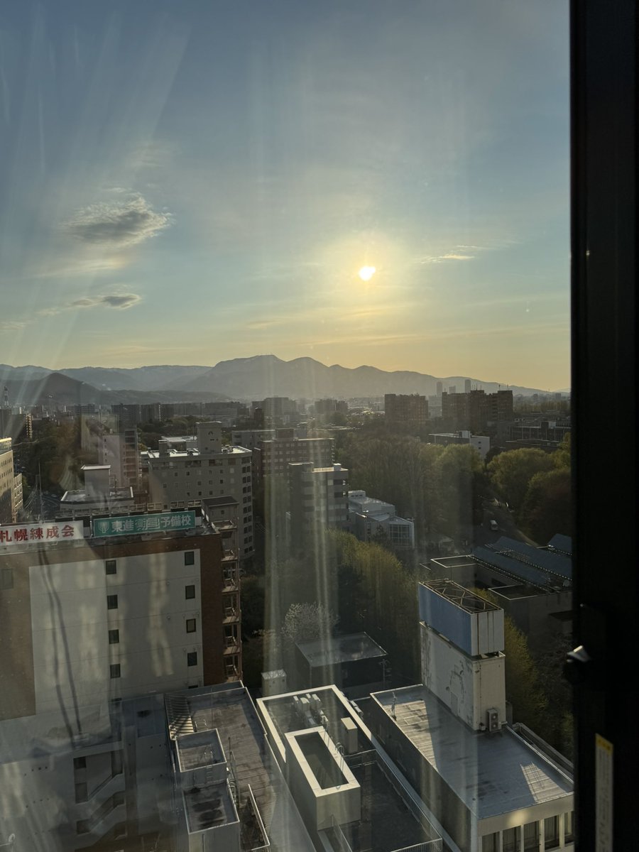 札幌って5時でもこんなに日が高いんですね
緯度が高いからであってるかな