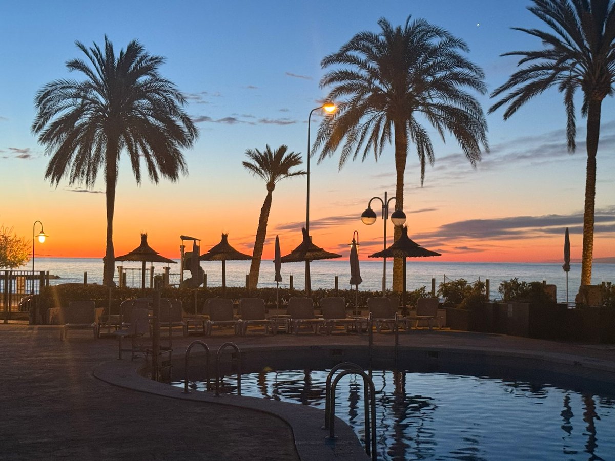 #AMANECERES en #BENICASIM 🌅

📅 07/05/2025
⏰ 06:51 h

#sunrises #benicassim #benicàssim #comunitatvalenciana