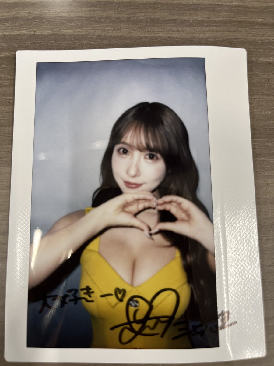 【プレゼントキャンペーン】
絶賛発売中の週刊大衆で表紙を飾っている三上悠亜さん✨
三上さんのサイン入りチェキを抽選で1名様にプレゼント🎁🎁🎁

【応募方法】
1.このツイートをリポスト
　　　　　&amp;
2.<a href="/Taishu_info/">『週刊大衆』通信</a>  をフォロー

当選者にはDMでご連絡させていただきます！
5月19日(月)締切