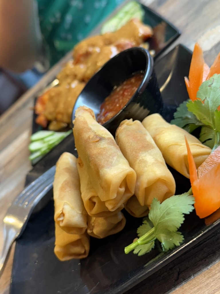 Have you listened to our latest episode yet? We talk about some of our spicy solo date adventures. And we discover that Mrs H wants pictures!
Well - pictures of what I had to eat. Here's one from one of my recent solo dates...
Anywho, check out the episode open.spotify.com/episode/25yIqf…