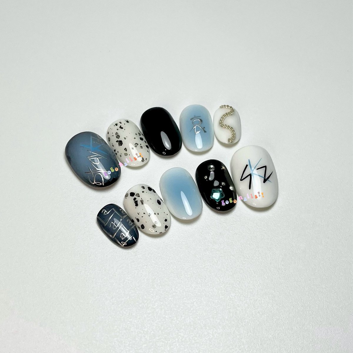 gogonails99's tweet image. jatuh cinta sama birunya🩵 
#nail #pressonnails #nailart #kpop