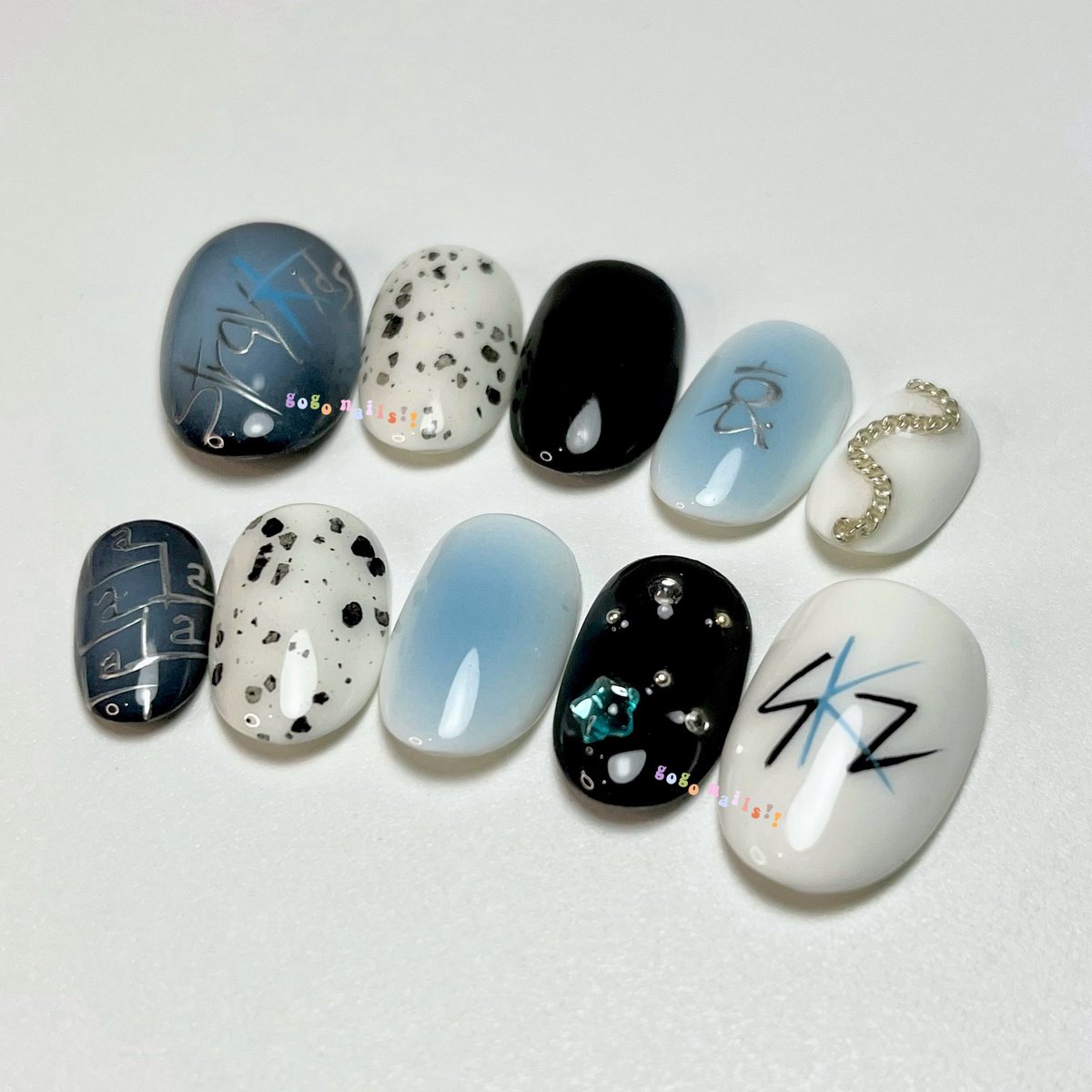 gogonails99's tweet image. jatuh cinta sama birunya🩵 
#nail #pressonnails #nailart #kpop
