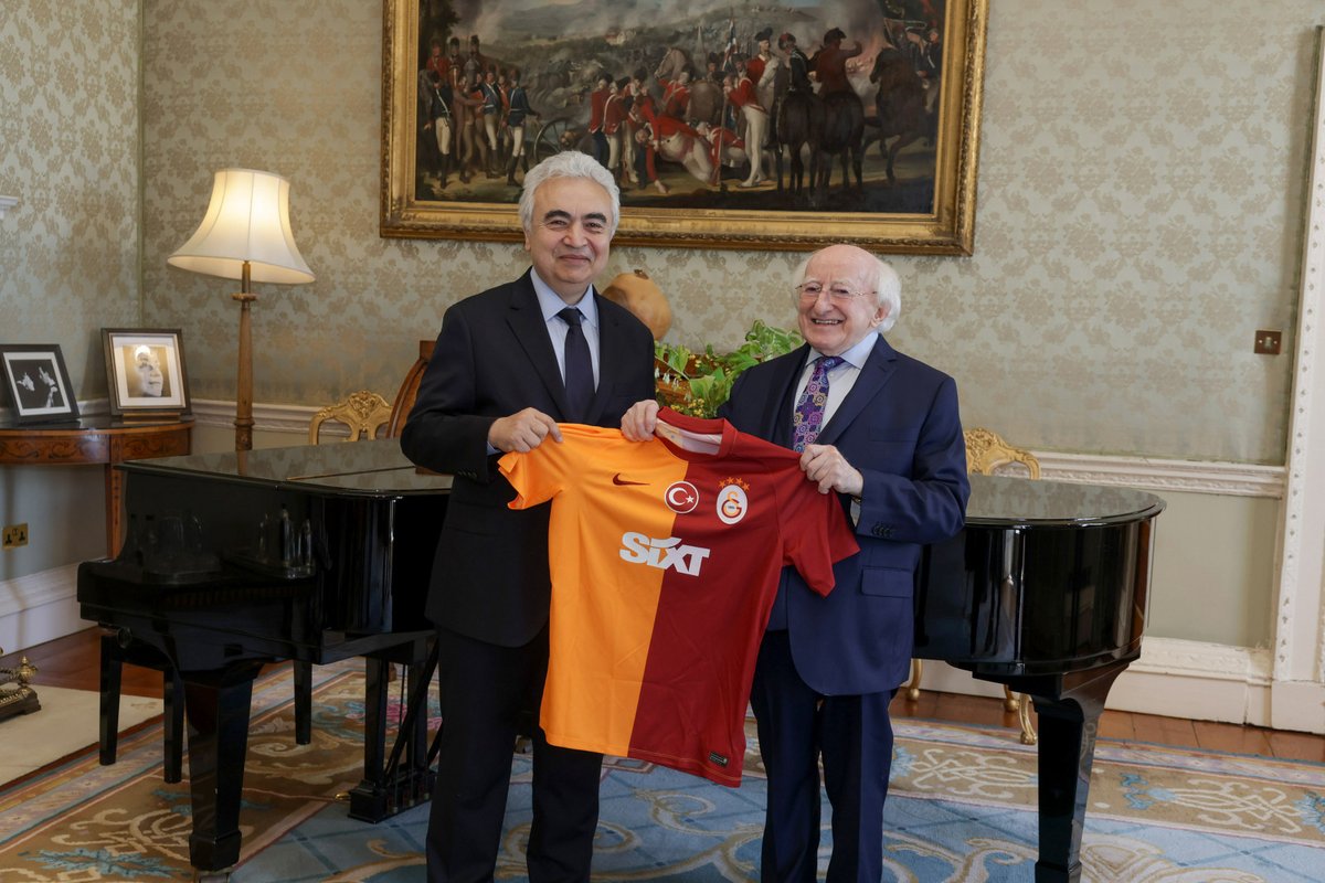 Fatih Birol (@fbirol) on Twitter photo Honoured to meet with President Michael D. Higgins of Ireland <a href="/PresidentIRL/">President of Ireland</a> at Áras an Uachtaráin, the Presidential Residence, in Dublin
We discussed a range of issues, with a focus on energy development in Africa, as well as <a href="/IEA/">International Energy Agency</a>-🇮🇪 cooperation & our common passion of football Honoured to meet with President Michael D. Higgins of Ireland <a href="/PresidentIRL/">President of Ireland</a> at Áras an Uachtaráin, the Presidential Residence, in Dublin
We discussed a range of issues, with a focus on energy development in Africa, as well as <a href="/IEA/">International Energy Agency</a>-🇮🇪 cooperation & our common passion of football