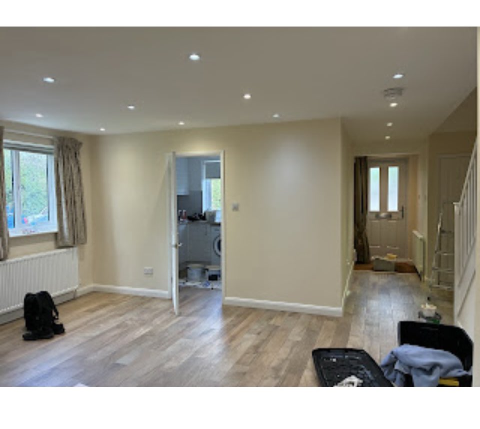 Anyone looking for a quote for interior or exterior painting please get in touch.

Competitive hourly rate
Fully insured 
Flexible working hours
10% discount in all paint and materials