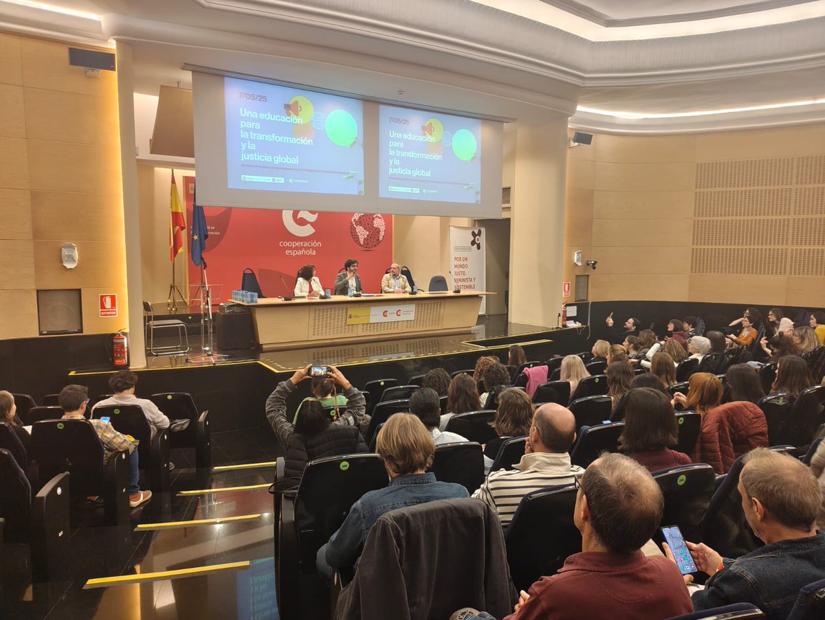 La Coordinadora✳️ (@coordiongd) on Twitter photo Empieza Jornada "Una educación para la transformación y la justicia global" con la mesa inaugural con <a href="/anton_leis/">Antón Leis</a>, director <a href="/AECID_es/">AECID</a>
<a href="/ruiz_gaitan/">Javier Ruiz Gaitan</a> , presidente de <a href="/CoordiONGD/">La Coordinadora✳️</a> y
Silvia Velázquez, consejera técnica del <a href="/educaciongob/">Ministerio de Educación, FP y Deportes</a>
🎥En directo youtube.com/watch?v=zsxthe… Empieza Jornada "Una educación para la transformación y la justicia global" con la mesa inaugural con <a href="/anton_leis/">Antón Leis</a>, director <a href="/AECID_es/">AECID</a>
<a href="/ruiz_gaitan/">Javier Ruiz Gaitan</a> , presidente de <a href="/CoordiONGD/">La Coordinadora✳️</a> y
Silvia Velázquez, consejera técnica del <a href="/educaciongob/">Ministerio de Educación, FP y Deportes</a>
🎥En directo youtube.com/watch?v=zsxthe…