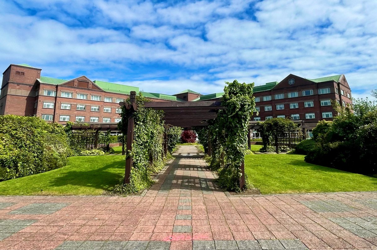 Did you know we are just a stone's throw away from attractions like Loch Lomond and The Trossachs National Park and the bustling Glasgow City Centre?
Why not book your stay and experience the sights of Scotland.
Save 10% when you book direct with us 👉 goldenjubileehotel.com/hotel/