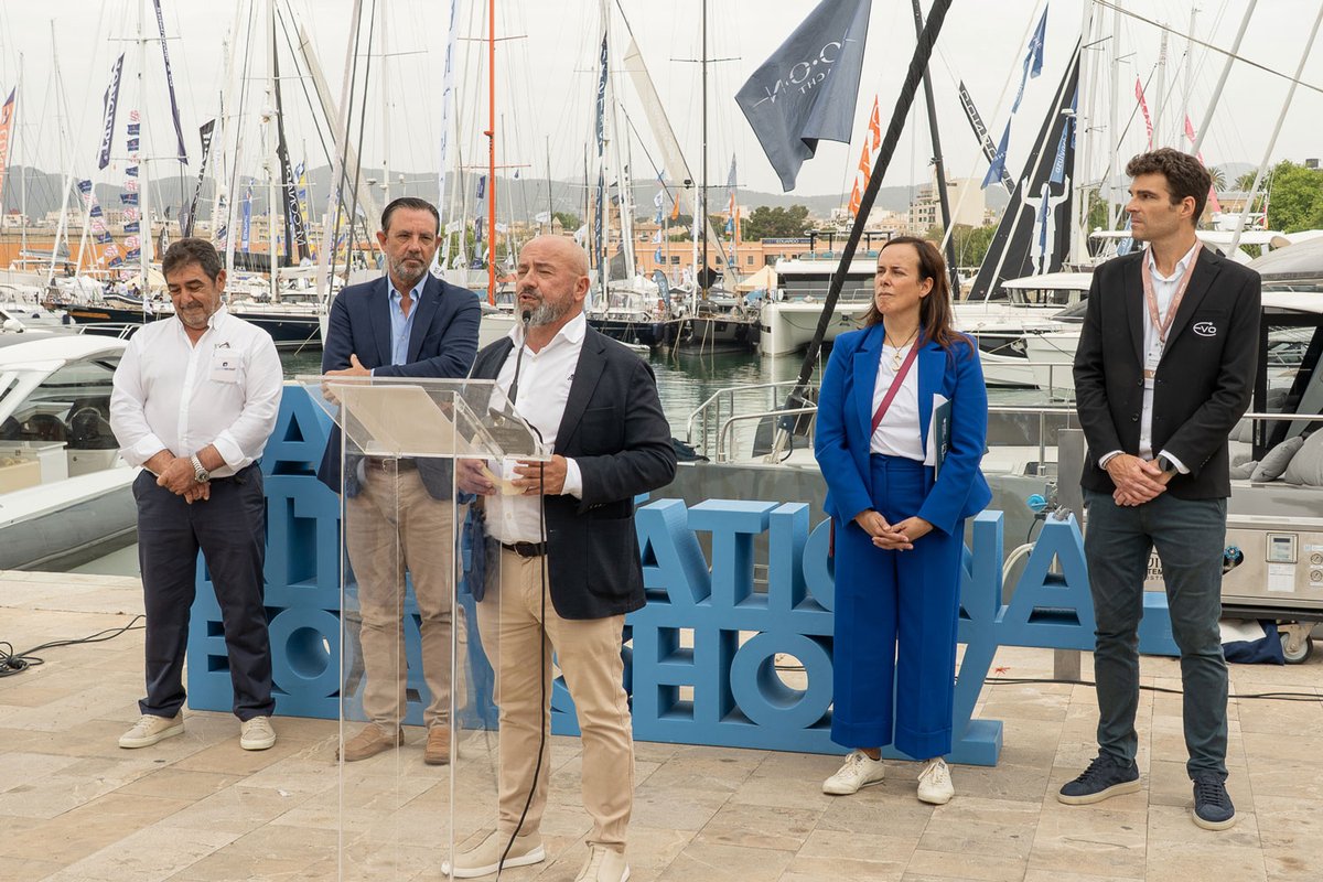 AENIB (@aenbtwit) on Twitter photo Durante el <a href="/PalmaBoatShow/">Palma International Boat Show</a> vivimos grandes momentos tanto dentro como fuera de nuestro stand. Como la entrega del galardón Marcial Sánchez Barcáiztegui a Toni Salom por su gran labor al frente del Balearic Marine Cluster desde 2019 hasta 2025. ¡Enhorabuena Toni!
<a href="/NautiPaints/">Nautipaints</a> Durante el <a href="/PalmaBoatShow/">Palma International Boat Show</a> vivimos grandes momentos tanto dentro como fuera de nuestro stand. Como la entrega del galardón Marcial Sánchez Barcáiztegui a Toni Salom por su gran labor al frente del Balearic Marine Cluster desde 2019 hasta 2025. ¡Enhorabuena Toni!
<a href="/NautiPaints/">Nautipaints</a>