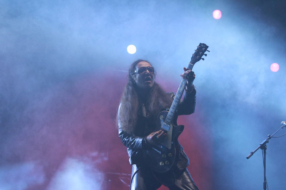 Монгол гитарын агуу домог тэнгэр боллоо. 😭😭😭