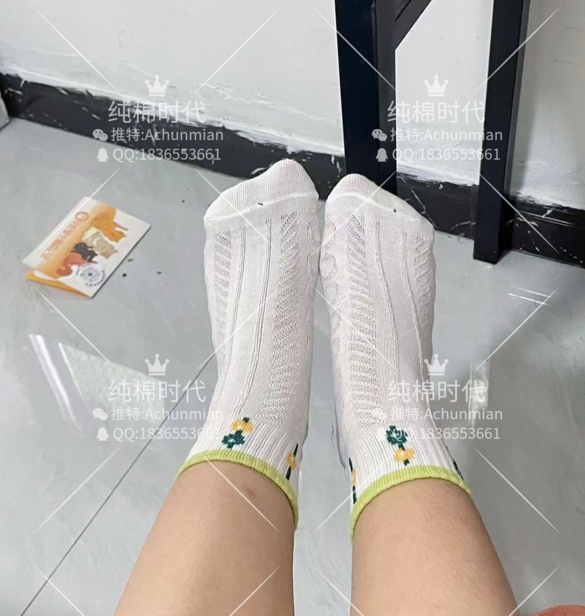 重庆5号妹子，重庆的天气，热得像火炉，出汗猛得像开了闸，脚底酸臭冲天，简直是上瘾的毒药！那袜子湿得像泡了醋，酸味刺鼻，钻进鼻腔像她赤脚滑过你唇边，黏腻腻地勾住心尖，欲望炸开，心跳乱得像偷了她的秘密。一闻就硬，爽到魂飘，瘾深得像坠入她的喘息。
欢迎翻阅<a href="/Achunmian/">纯棉时代 （原味）</a> <a href="/chunmianVIP/">纯棉时代（觅香）</a>