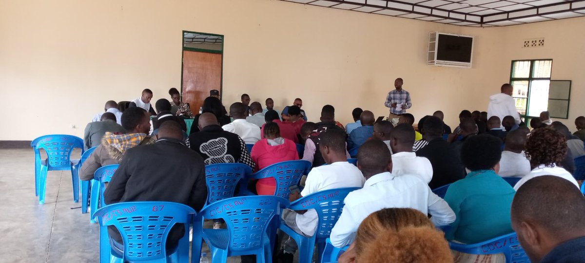 Ministry of Gender & Family Promotion | Rwanda (@rwandagender) on Twitter photo Mu rwego rwo kubaka umuryango mwiza, MIGEPROF ku bufatanye na MINALOC, Polisi na RIB bahuguye abagize inzego z'ibanze ku rwego rw'imirenge, n'utugari muri <a href="/KarongiDistr/">Karongi District</a> , ku ihohotera rishingiye ku gitsina n'uruhare rwabo mu kurirwanya no gusubiza uwahohotewe mu buzima busanzwe. Mu rwego rwo kubaka umuryango mwiza, MIGEPROF ku bufatanye na MINALOC, Polisi na RIB bahuguye abagize inzego z'ibanze ku rwego rw'imirenge, n'utugari muri <a href="/KarongiDistr/">Karongi District</a> , ku ihohotera rishingiye ku gitsina n'uruhare rwabo mu kurirwanya no gusubiza uwahohotewe mu buzima busanzwe.