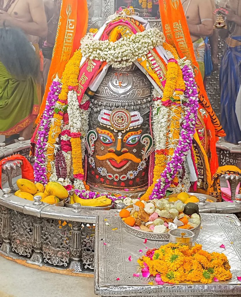 श्री महाकालेश्वर ज्योतिर्लिंग जी के आज के भस्म आरती श्रृंगार दिव्य दर्शन 07.05.2025 

जय महाकाल! जय हिन्द!