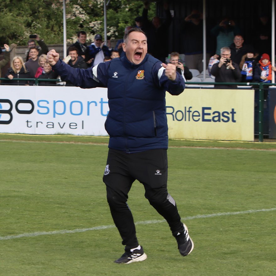 Wealdstone FC tweet media