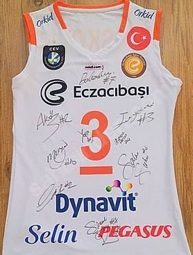 DiyarremziDiyar's tweet photo. Sevgili dostlar, Biliyorsunuz Balaviç yani Bossko ve Hande Eczacıbaşı'ndan koparıldı. Benim de Eczacıbaşı ile bir bağım kalmayacağı için elimdeki bu formaları hediye ediyorum. Beni takip etmeniz ve bu gönderiyi paylaşmanız yeterli. Sonucu Pazartesi günü açıklayacağım. Bol şanslar https://t.co/5B7CzrIGNY