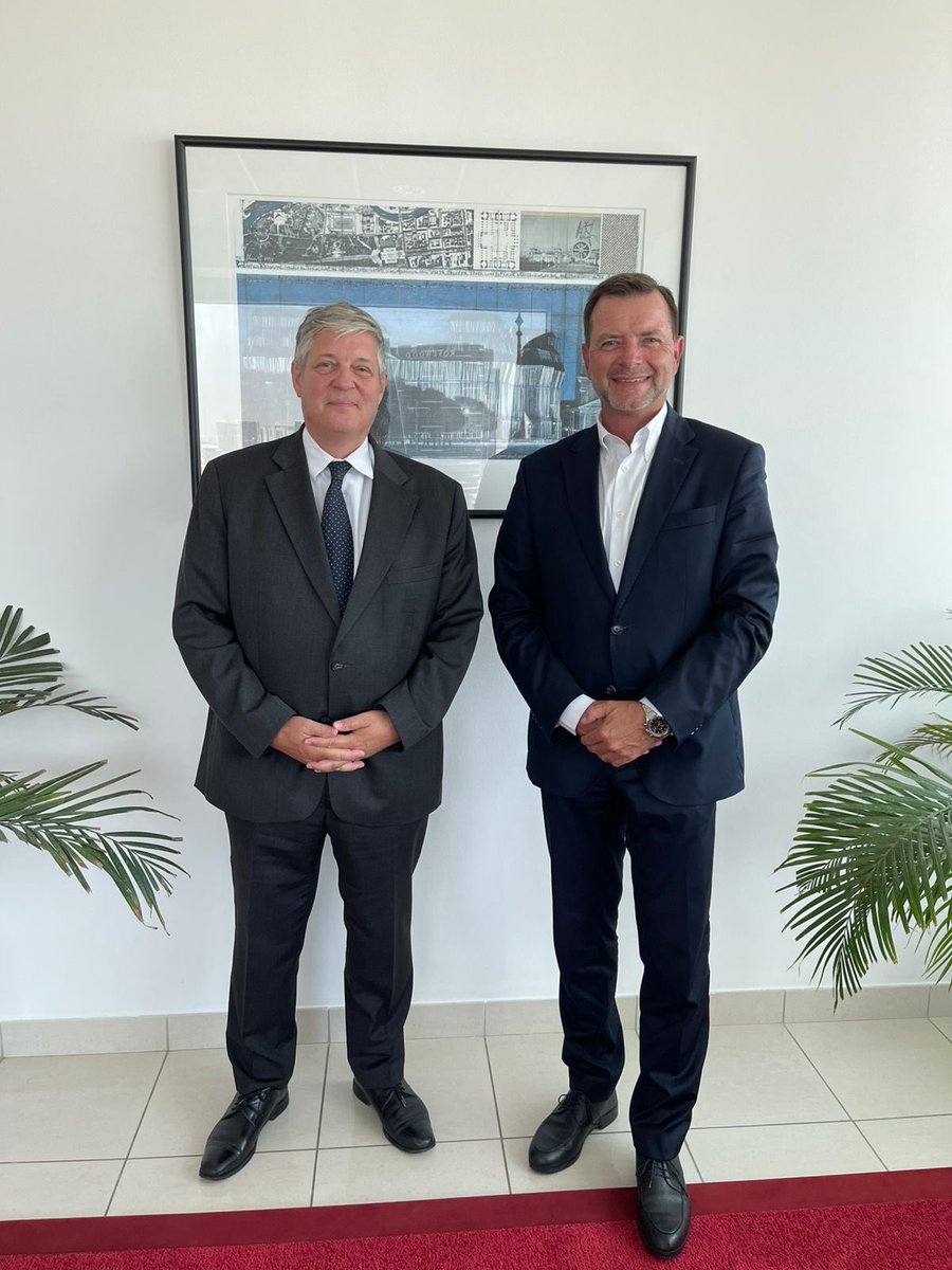 How will commercial vehicles move in the future&amp;what will trucks be powered by in 20 years?🚚🚌
Insightful exchange on recent developments in 🇦🇪&amp;the region, business opportunities in transport&amp;the future of mobility with Mr Dietz, President&amp;CEO of Daimler Truck Middle East Africa