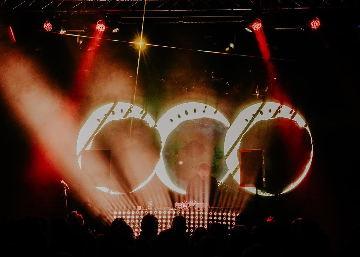 ✨ #PROLIGHTS’ HaluPix Duo, supplied by A.C. Entertainment Technologies Ireland, delivered bold, immersive visuals during New Jackson’s show at @buttonfactory22—thanks to the creative lighting design by Mick Murray, merging light, texture, and rhythm in a powerful performance! 🇮🇪