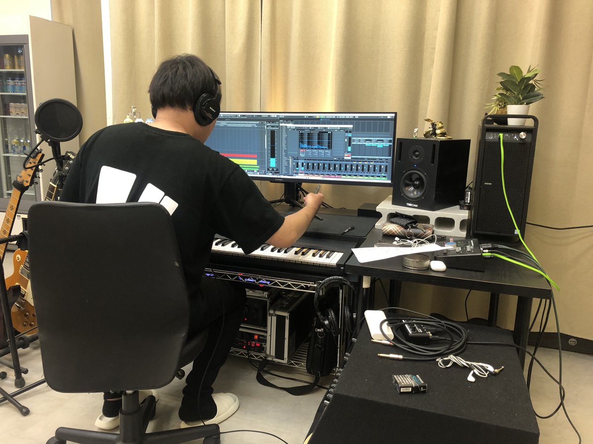 takami_0920's tweet photo. 今から歌録り始まります🔥 https://t.co/DWtdKFE95S