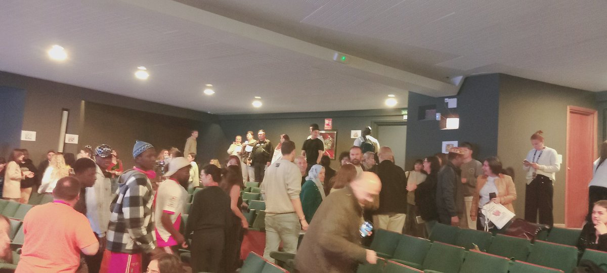 Dinámicas para conocernos en el Día del Español <a href="/Nebrija/">Universidad Nebrija</a> organizadas por nuestras alumnas del Grado en Lenguas Modernas y del Máster en #ELE #lalenguanosune