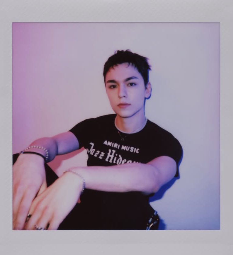 vernonewoo's tweet photo. VERNON POLAROID 🥹🤍🤍🤍 https://t.co/4GYJyDmBQd