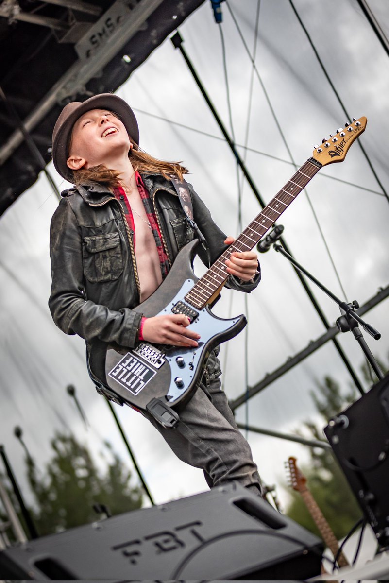 JamieLedwith's tweet image. Action shots! A young band from @NewburyAleFest a few years ago

#musicfestival #photographer