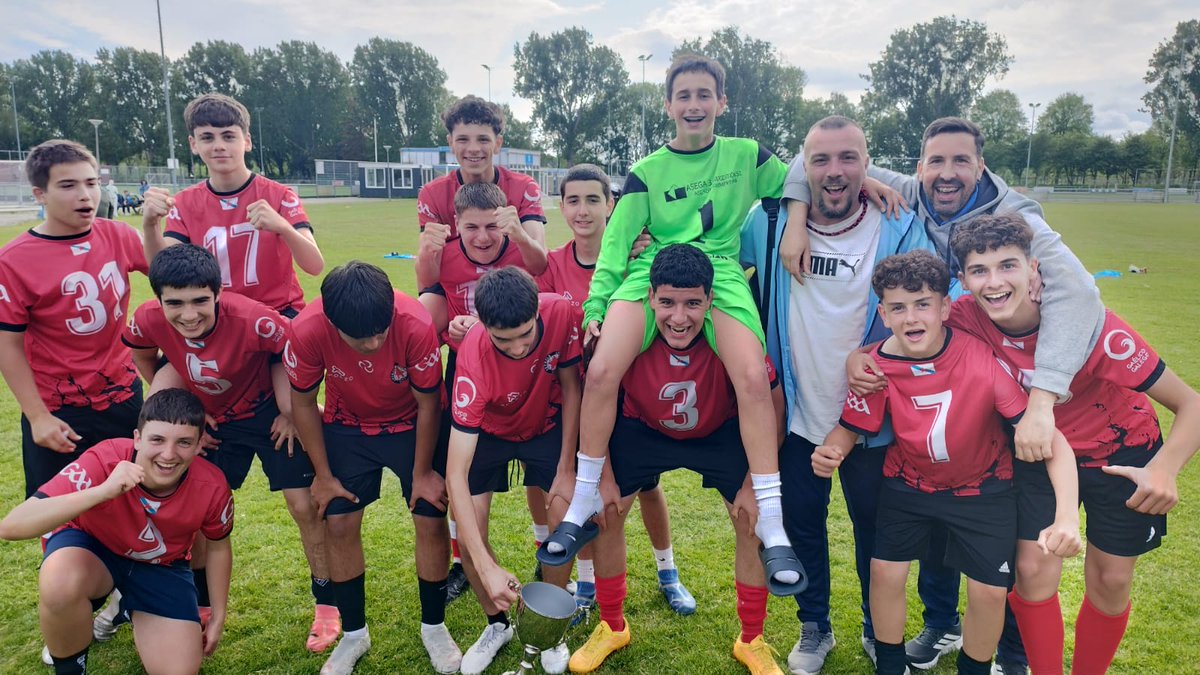 🥇 𝑂 𝐸𝑠𝑡𝑟𝑒𝑙𝑎 𝑆𝑢𝑝𝑒𝑟𝑛𝑜𝑣𝑎, 𝐶𝐴𝑀𝑃𝐼𝑂́𝑁 𝐷𝐸 𝐸𝑈𝑅𝑂𝑃𝐴!

🏆 O Estrela Supernova proclamouse campión de Europa de fútbol gaélico en categoría cadete na cita que tivo lugar en Amsterdam

💙 𝐏𝐚𝐫𝐚𝐛𝐞́𝐧𝐬, 𝐂𝐀𝐌𝐏𝐈𝐎́𝐍𝐒!

🔗 futgal.es/pnfg/NNws_ShwN…