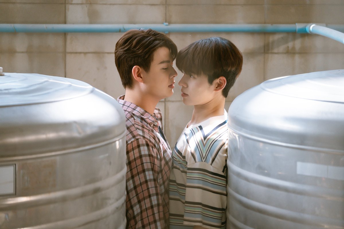CM2Connect's tweet photo. เตรียมตัวให้พร้อมแล้วไปฮาลั่นกับ “หวานใจผู้ใหญ่จอม” ซีรีส์ครบรสที่คนทั้งประเทศต้องตกหลุมรัก

หมู่บ้านโพธิ์ชัยใกล้จะได้ส่งมอบความสุข ความอบอุ่น และความป่วนสุดน่ารักถึงหน้าจอของคุณแล้ว ในซีรีส์แนวโรแมนติกคอมมาดี้เรื่อง “หวานใจผู้ใหญ่จอม” นำแสดงโดย “เซ้นต์ ศุภพงษ์” และ “ภูม ณัฐภาสน์” โดยวันนี้ปล่อย Official Trailer ตัวเต็มให้แฟนๆ ได้ดูทางช่อง Youtube : IDOLFACTORY OFFICIAL เพื่อมาเรียกน้ำย่อยกันก่อน ซีรีส์เนื้อหาสุดฮา ปนซึ้ง ที่คุณดูแล้วรับรองเลยว่าจะต้องยิ้มแก้มปริแน่นอน กับเรื่องราวของ “ผู้ใหญ่จอมขวัญ” ผู้ใหญ่บ้านสุดอบอุ่นที่ใครๆ ก็รัก และ “โยธิน” เด็กหนุ่มจากเมืองกรุงที่ชีวิตต้องพลิกผันมาใช้ชีวิตในหมู่บ้านโพธิ์ชัย เมื่อวิถีบ้านนอกเจอความซ่าแบบเมืองกรุง เมื่อความเฮี้ยวต้องมาสู้กับความเข้ม เมื่อความลับ ความฝัน และความรัก ค่อยๆ เปิดเผยทีละนิดท่ามกลางความอลหม่านของคนในหมู่บ้านที่แต่ละคนนั้นแสบไม่แพ้กัน … เตรียมตัวไปความสนุก ครบรส และหัวเราะ พร้อมกับเสพโมเมนต์ละมุนหัวใจ จนทำให้คุณจะอยากย้ายไปอยู่หมู่บ้านโพธิ์ชัยในทันทีกันได้เร็วๆ นี้

ห้ามพลาด! ติดตามความสนุกแบบจัดเต็มกับ “หวานใจผู้ใหญ่จอม” ทุกคืนวันศุกร์ เวลา 21.30 น. ทาง ช่อง Workpoint หมายเลข 23 และดูย้อนหลังแบบ Uncut ฟรีทาง YouTube: IDOLFACTORY OFFICIAL เริ่มตอนแรก 16 พฤษภาคมนี้

“ถ้าใจพร้อม… ขึ้นรถอีแต๋นไปโพธิ์ชัยด้วยกันนะ”

Official Trailer : https://t.co/d4BiknWwfj

#ผู้ใหญ่จอมดูฟรีที่YouTube
#หวานใจผู้ใหญ่จอม #MySweetHeartJom
#ภูมเซ้นต์ #PoomSaint