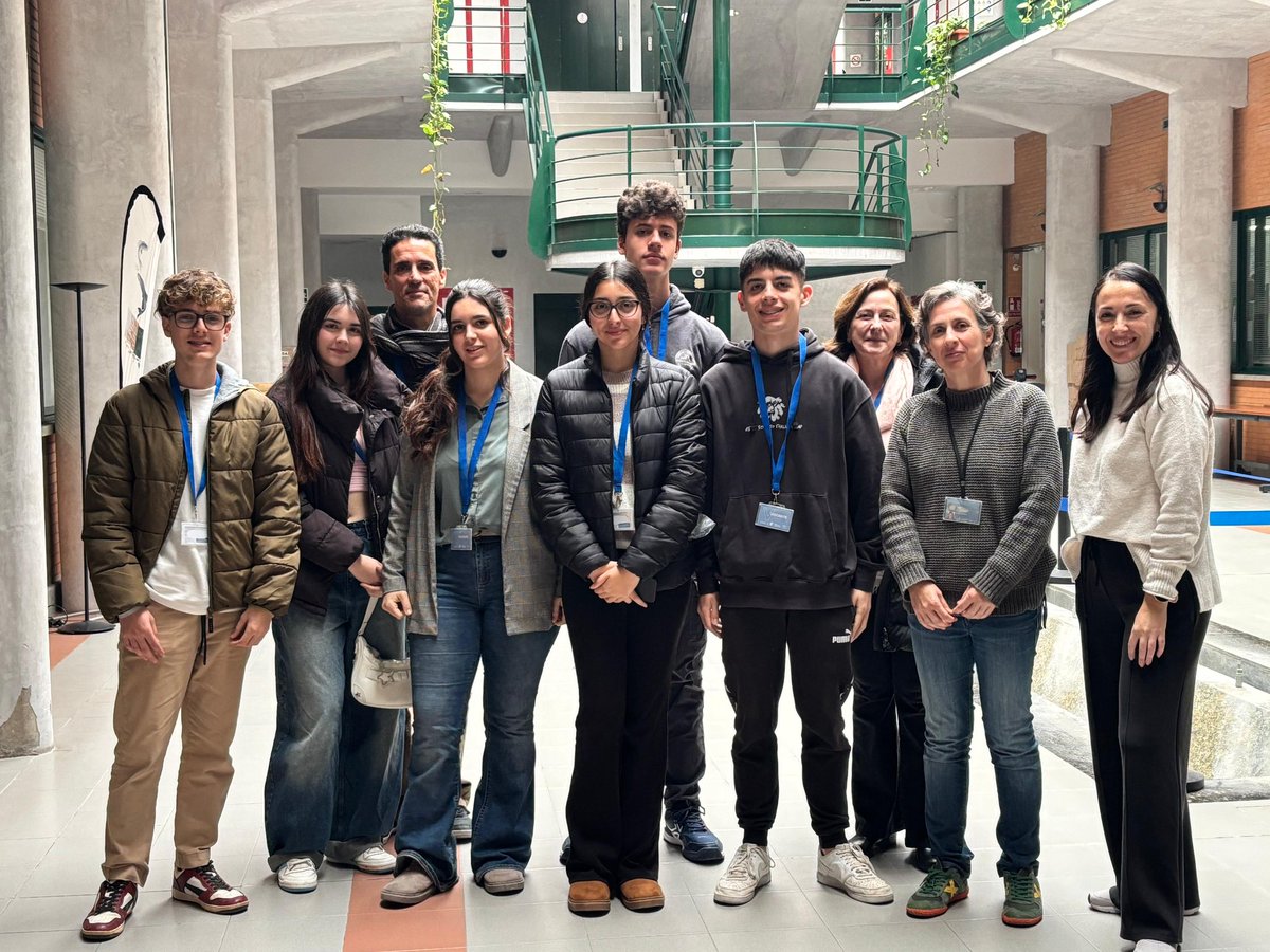 El programa 'Alumno Investigador' ha
permitido a 6 estudiantes de institutos
<a href="/IESHnosMachado/">IES Hermanos Machado</a> <a href="/IESGalileoMT5/">IES Galileo Galilei</a> &amp; <a href="/iesvvalme/">IES Virgen de Valme</a> desarrollar un proyecto de investigación en el CABD supervisado por María Sedano y <a href="/Afminan4/">Ana Fernández</a> (1/2)