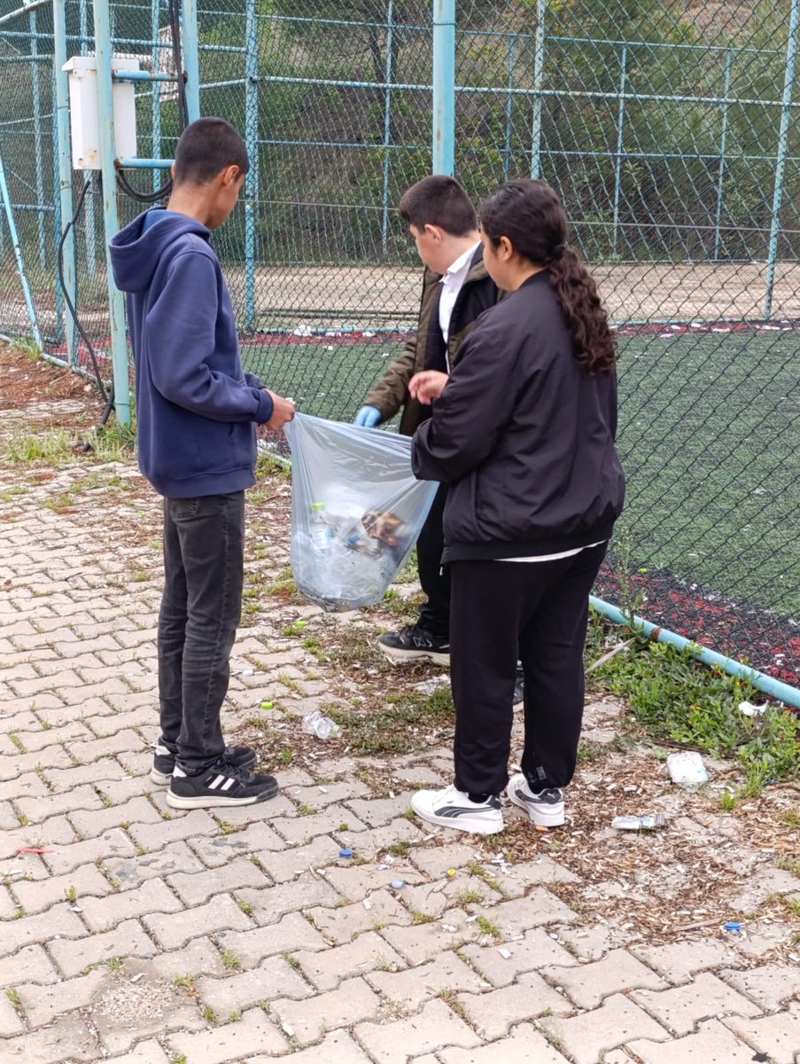 Öğrencilerimizden Çevreye Duyarlı Bir Adım!

Müdürlüğümüze bağlı Mihalgazi Şehit Nuri Tavşanlıoğlu Anadolu Lisesi öğrencileri, çevre bilincini geliştirmek ve farkındalık oluşturmak amacıyla çevre temizliği etkinliği gerçekleştirdi.