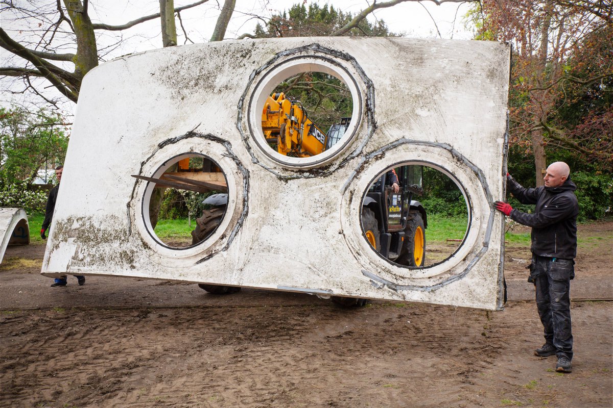 C20Society's tweet image. NEWS | It&apos;s Coming Home: Following an appeal by C20 Society, we&apos;re delighted to announce that the Future Systems classroom pod (2004) in Richmond has been saved from demolition by the @KaplickyCentre.
It is now set to be restored and become the first posthumous Jan Kaplický…
