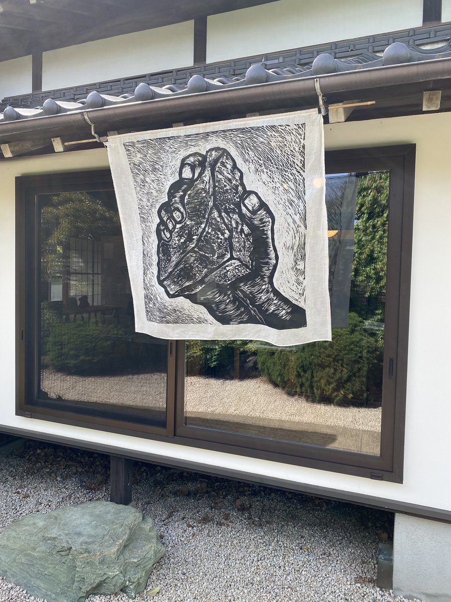 eisuke_fc's tweet photo. 今日は「パレスチナ　あたたかい家 in 松戸」の最終日に行ってきました。展示物等を見て新たにこのジェノサイドへの怒り等々を感じました。

声なき声を伝え、届かない心に深く寄り添う。大切な事だと思います。

たいへん失礼また不躾ながら、木村さんにお声掛けし簡単にご挨拶させていただきました。ありがとうございました。

#パレスチナ
＃あたたかい家
＃ジェノサイド