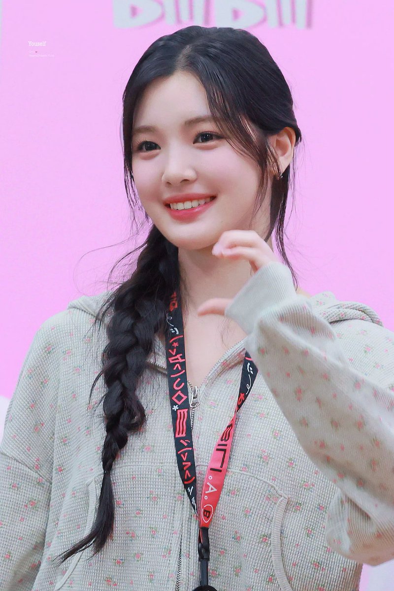 youself_0412's tweet photo. 250407

#yuha #유하 
#하츠투하츠  #Hearts2Hearts https://t.co/3sT5l9xzhg
