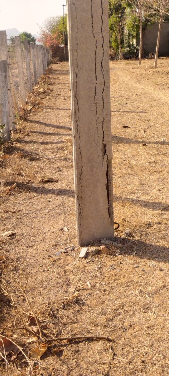ArbudaPvt's tweet photo. @ccc_jdvvnl Respected Sir, the cracked electricity pole in Narnawas farm is still unrepaired. It's extremely dangerous and could fall anytime along with the transformer. No action has been taken yet. Kindly resolve this urgently.
KNO: 330322007878, 330322007855 https://t.co/hzEHreNfKE