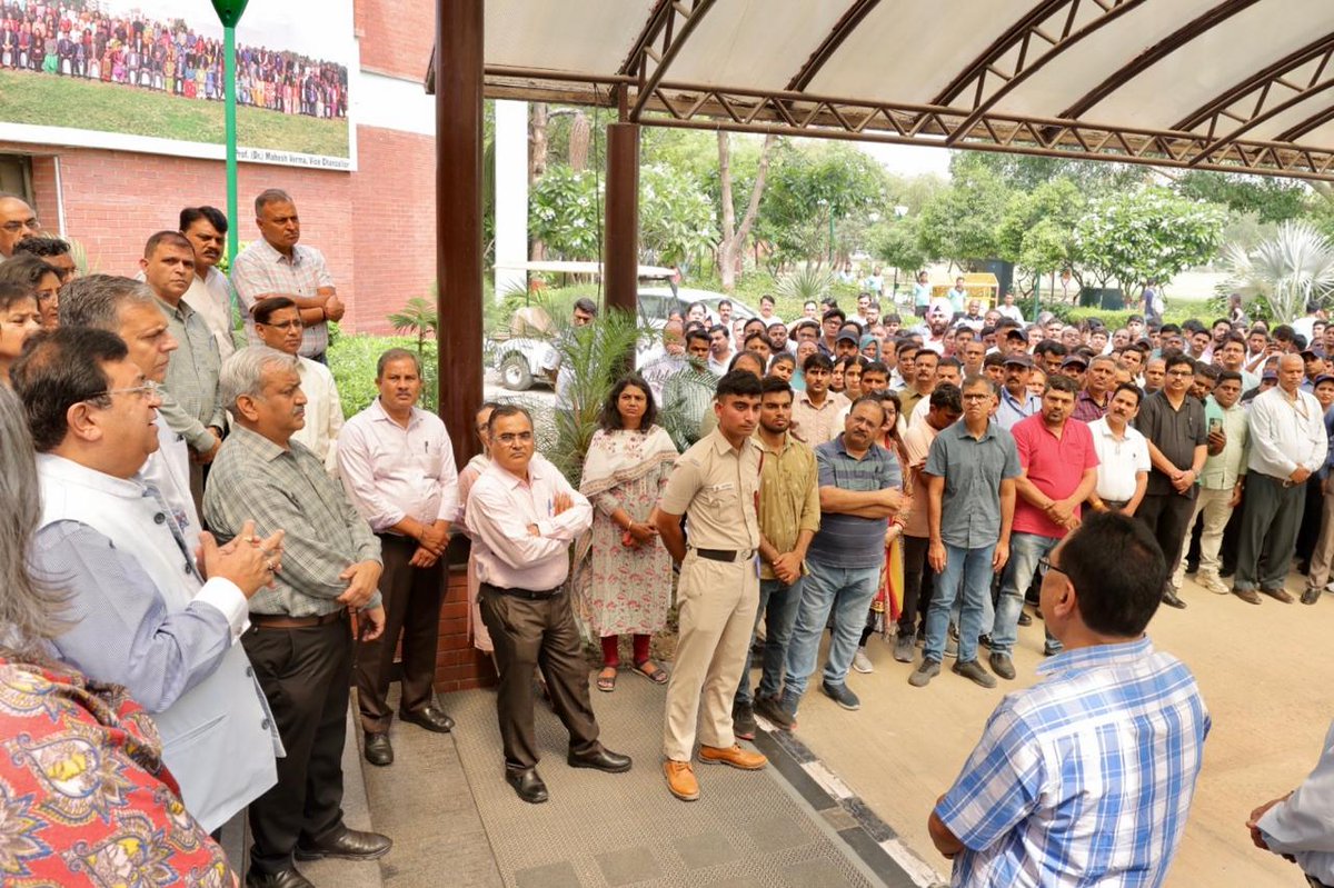 ProfMaheshVerma's tweet photo. A proactive and empowering step towards campus safety - Guru Gobind Singh Indraprastha University successfully conducted a Civil Defence Exercise today at the Administrative Block.
#CivilDefense #GGSIPU #CampusSafety #EmergencyPreparedness #CommunityTraining #NCCInitiative https://t.co/1gj4F670jo