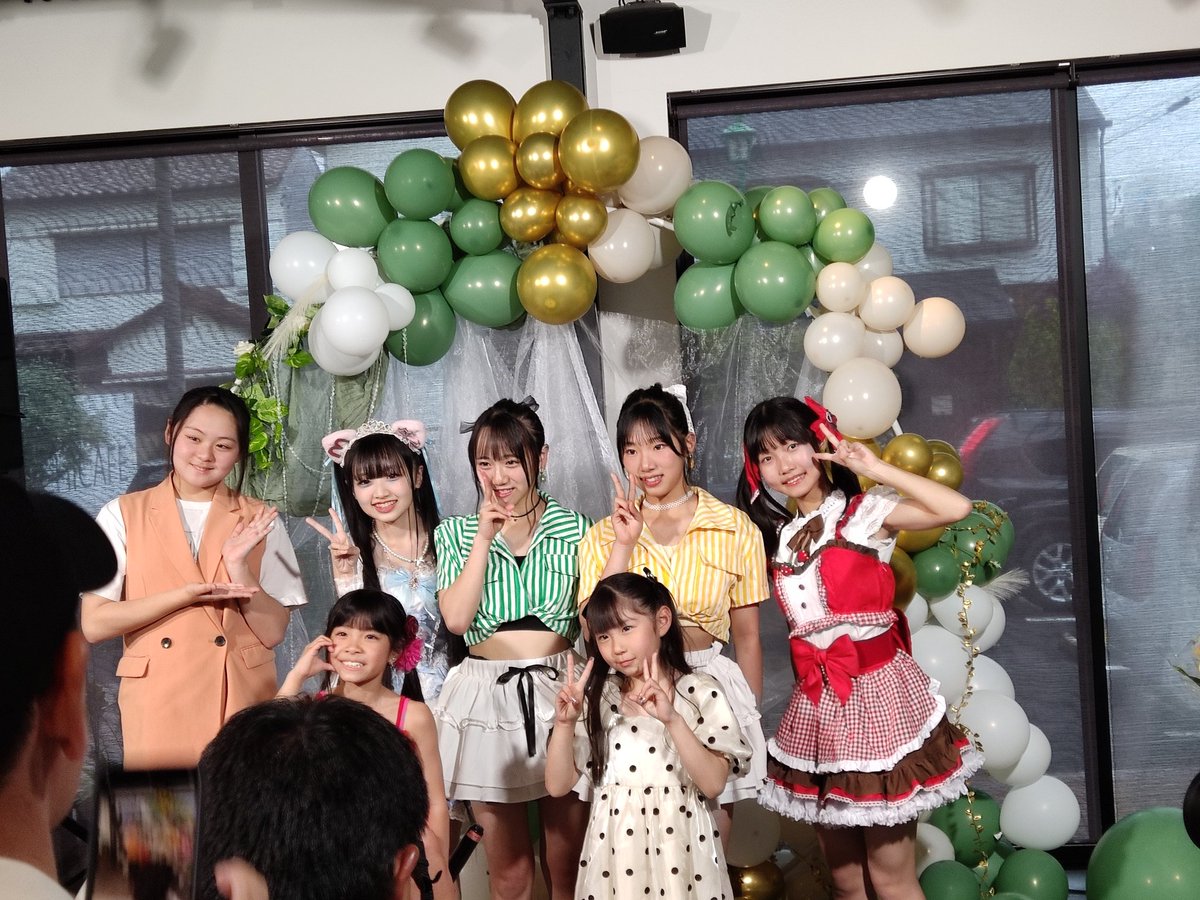 boushitasuki's tweet photo. こんばんは🌃
#ICHICAFE 
#JOYfes 
#集合写真 
#今町まゆう ちゃん
#山本結月 ちゃん
#聖那 ちゃん
#りと ちゃん
#岡山歌っ子すずちゃん 🌻
#ちの ちゃん
#ももにゃん 🍑😸
ステージ⑦ https://t.co/2xw3PwN5mk