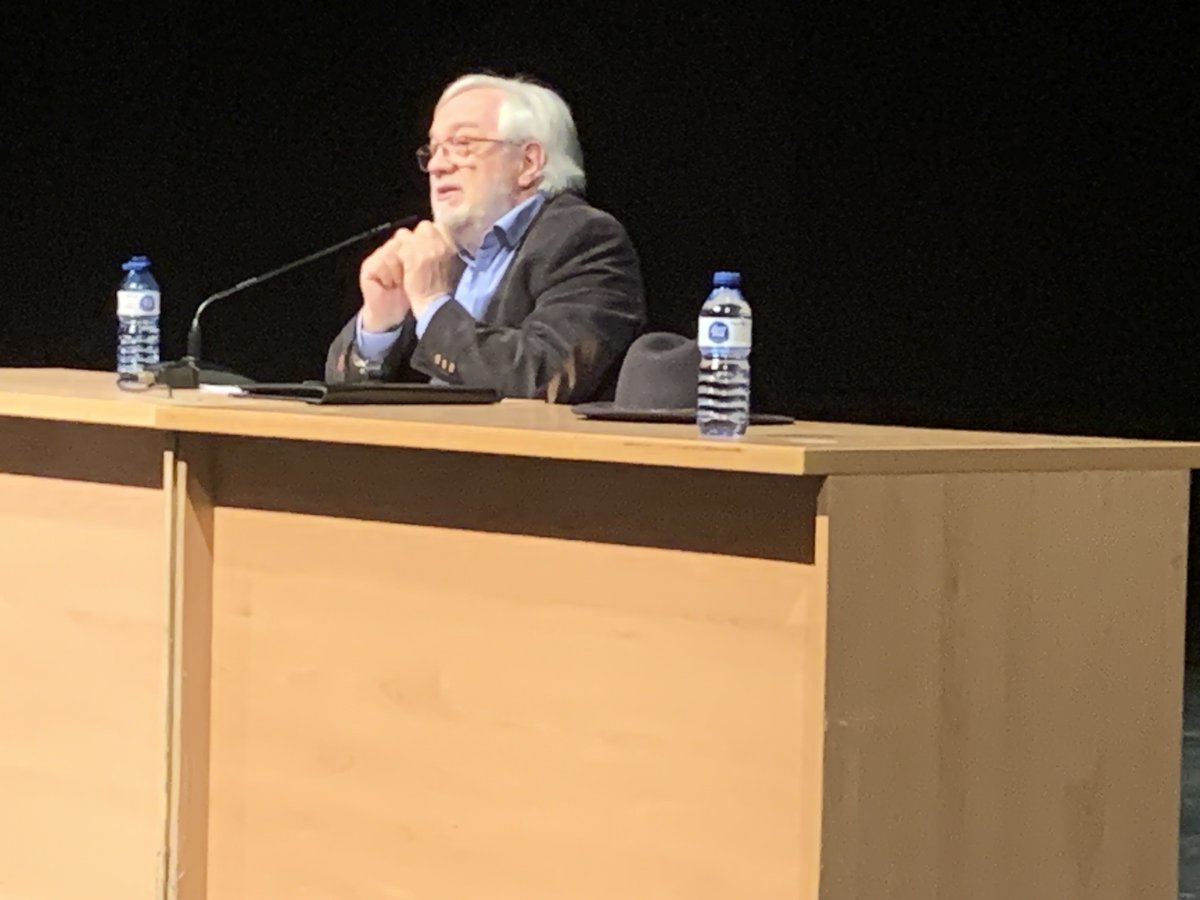 Sens dubte, la gent de l'Aula recordarem per molt temps la llissó magistral del Profesor Juan Pablo del Pozo Âlvarez