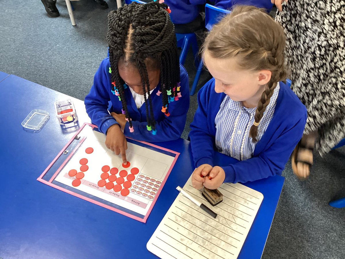 Year One were using the counters to build arrays to match their picture! Excellent knowledge of columns and rows to build arrays 🔴🔴🔴 #StPetersMaths