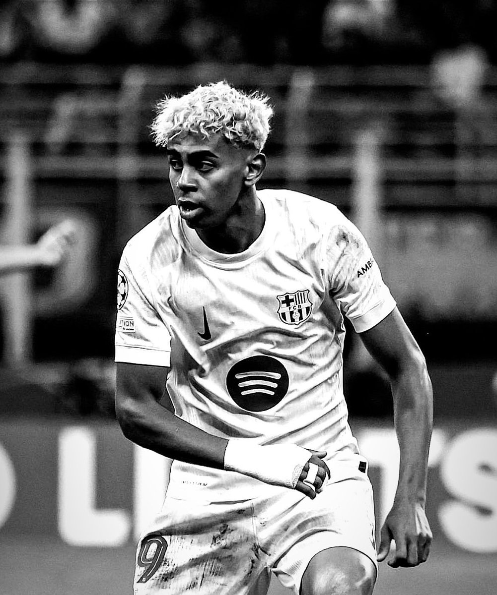 Le foot n'est pas mort, le foot respire encore, il est possible de le sauver avec ce jeune talent.
Bravo Yamal 💙❤️