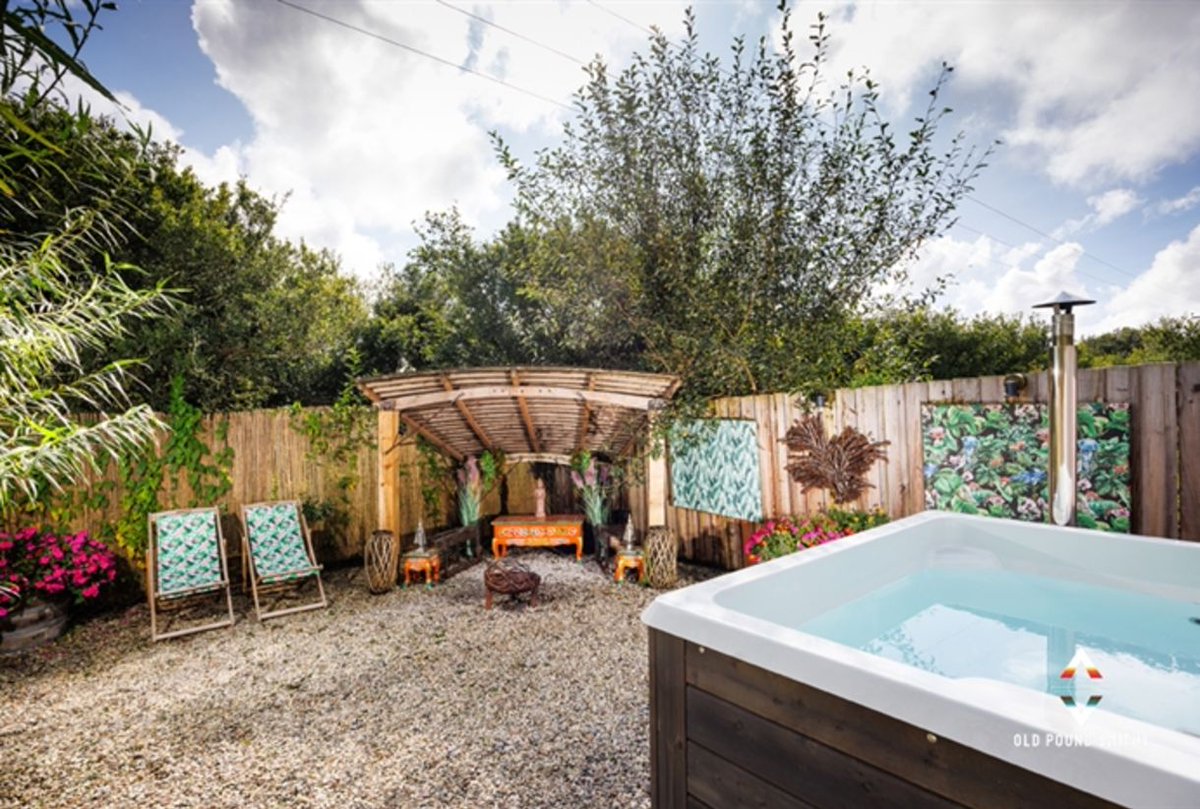 Old Pound Smithy offers a unique blend of luxury glamping and hands-on blacksmithing courses 🔥

Stay in a beautifully styled yurt or bell tent, complete with private hot tubs and cosy log-burners 🏕️ 🌿

Find out more 🔗 bit.ly/4azgyqE