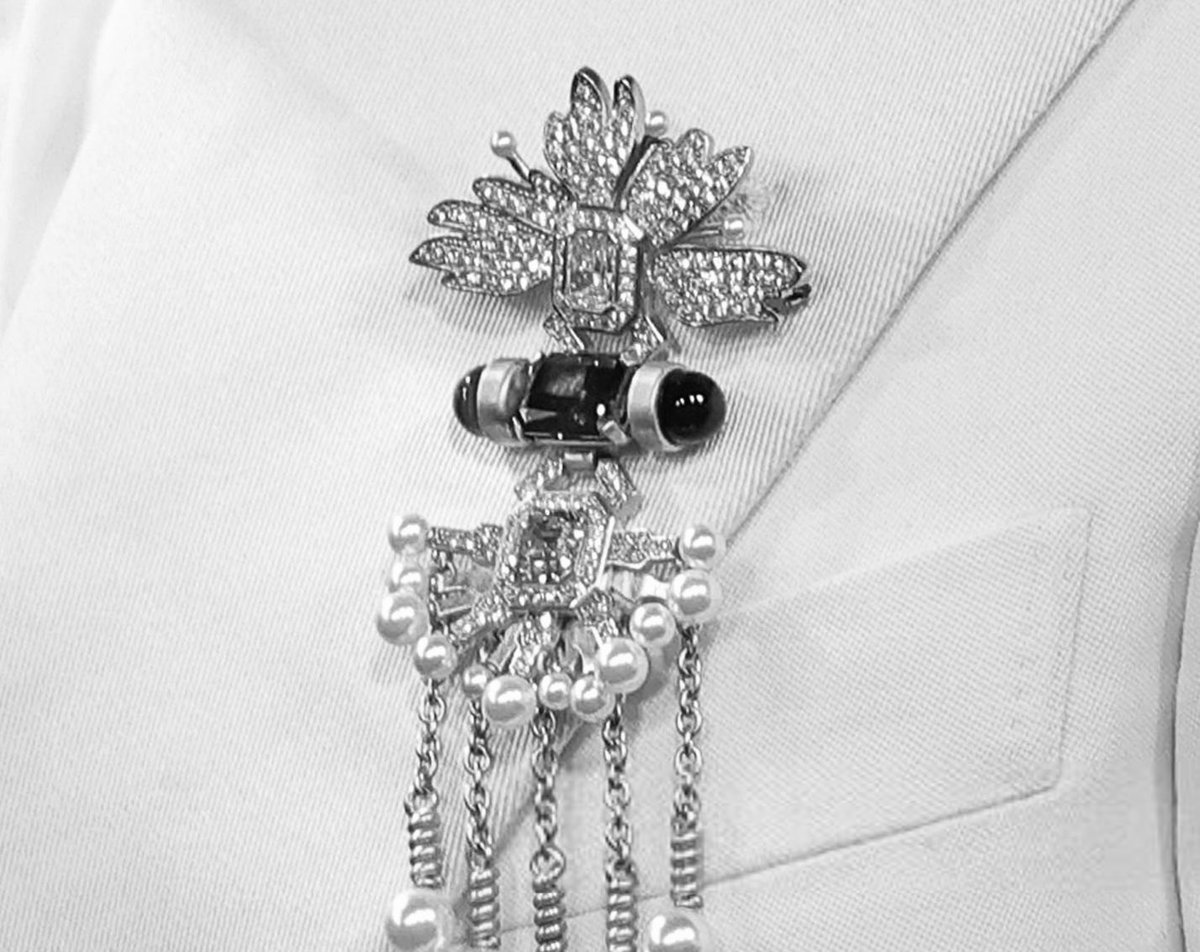 lewis’ jewellery at the met was beyond divine