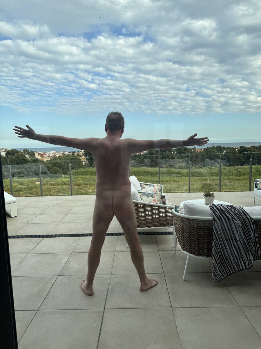 When in #sitges 🍑

#naked #nude #terrace #exposed #freedom #nakedmates #nudity #bum