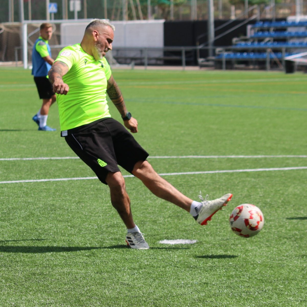 ⚽En la sesión de hoy, el cuerpo técnico se ha apuntado a los partidillos ¡Cómo hemos disfrutado! 🔛

#CanteraAlbinegra