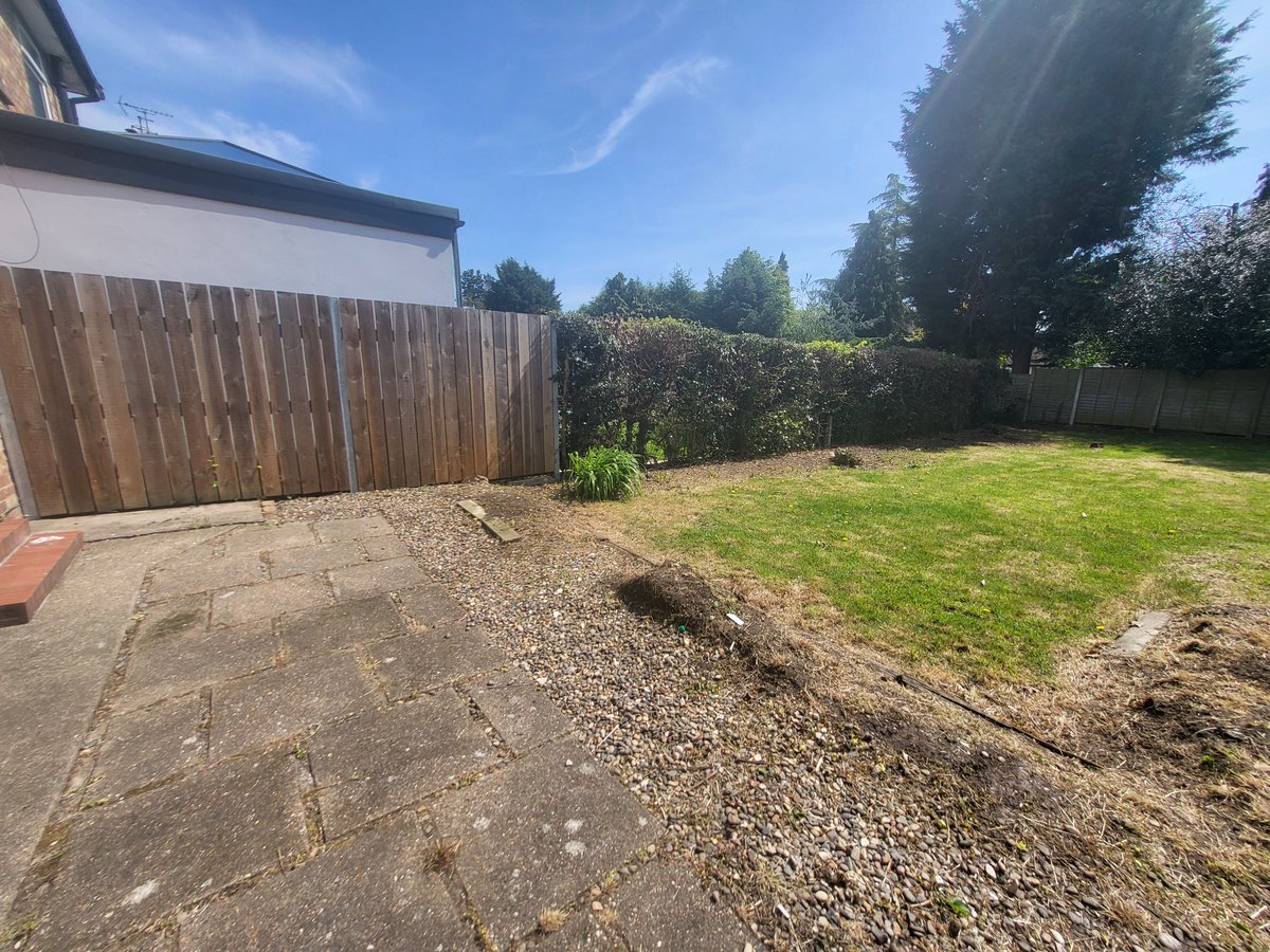 📍 AVAILABLE SHORTLY – 45 Tranby Avenue, Hessle, HU13 0PS
🏡 3 Bedrooms | 1 Reception | 1 Bath | £995.00 PCM
✨A semi-detached, spacious 3-bedroom house.
Parking available with pleasant gardens to the front and rear.
📞 01482 323 033
📧 info@hallerevans.com