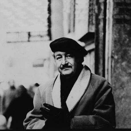 Haldun Taner (İstanbul, 16 Mart 1915 – 7 Mayıs 1986) Yazar

Cumhuriyet dönemi Türk edebiyatının önde gelen yazarlarından biridir. Türkiye'de epik tiyatro türü ve kabare tiyatrosunun öncüsüdür.

#2025kulturajandasi #halduntaner
