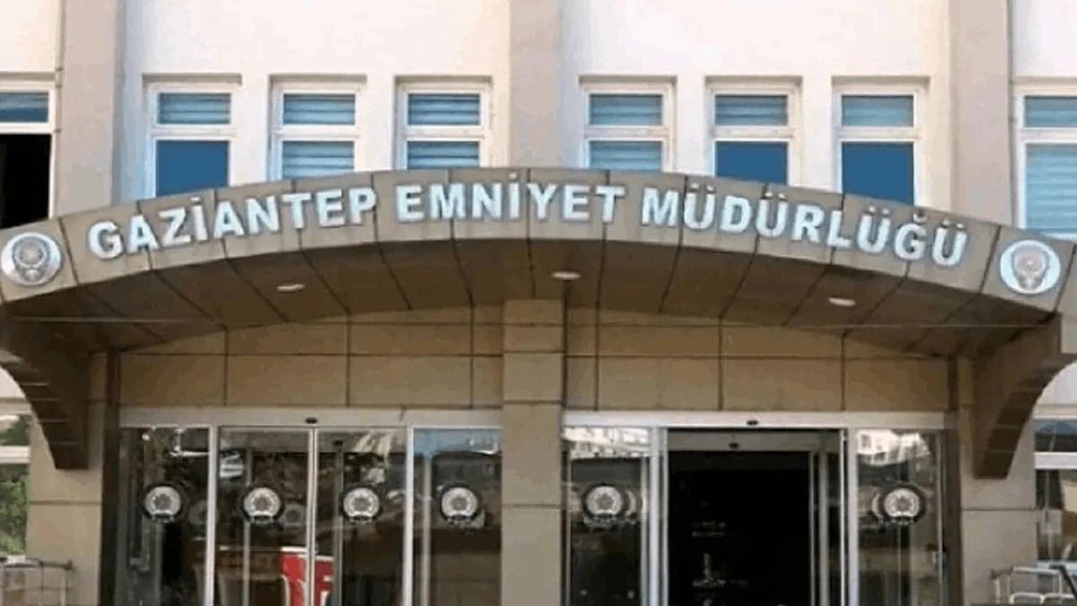 Neden  gözaltında bulunan bazı öğrencilerin yakınları 24 saattir avukatları ile görüştürülmüyor...
Bi cevabınız var mi?
<a href="/gazianteppolis/">Gaziantep Emniyet Müdürlüğü</a>
AntepEmniyette NelerOluyor