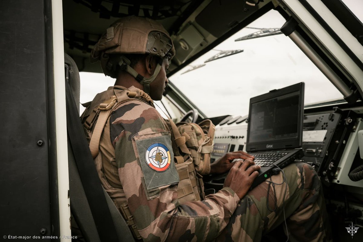 NATOBGRomania's tweet image. 📍#DASP25 Interoperability &amp;amp; effectiveness on target!

🇮🇹 &amp;amp; 🇫🇷 artillerymen drill together on drones used to acquire data of targets &amp;amp; call for artillery fire.

Dacian Spring 25 aims to strengthen readiness &amp;amp; cohesion among @NATO allies on the Eastern Flank of 🇪🇺.