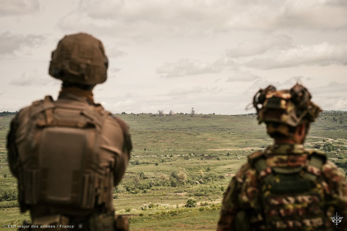 NATOBGRomania's tweet image. 📍#DASP25 Interoperability &amp;amp; effectiveness on target!

🇮🇹 &amp;amp; 🇫🇷 artillerymen drill together on drones used to acquire data of targets &amp;amp; call for artillery fire.

Dacian Spring 25 aims to strengthen readiness &amp;amp; cohesion among @NATO allies on the Eastern Flank of 🇪🇺.