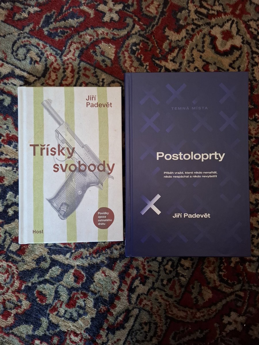 Kniha vlevo potěší  osoby, tvrdící, že je tu totalita jako v 50. letech, různé komouše a příznivce ruského exportu násilí do střední Evropy.Kniha vpravo potěší rozmanité "vlastence" a ty, kteří považují obyvatele areálu za holubičí povahy, na rozdíl od krvelačných "germánů".